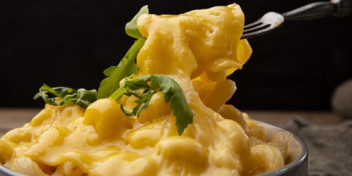 close-up-melted-mac-cheese